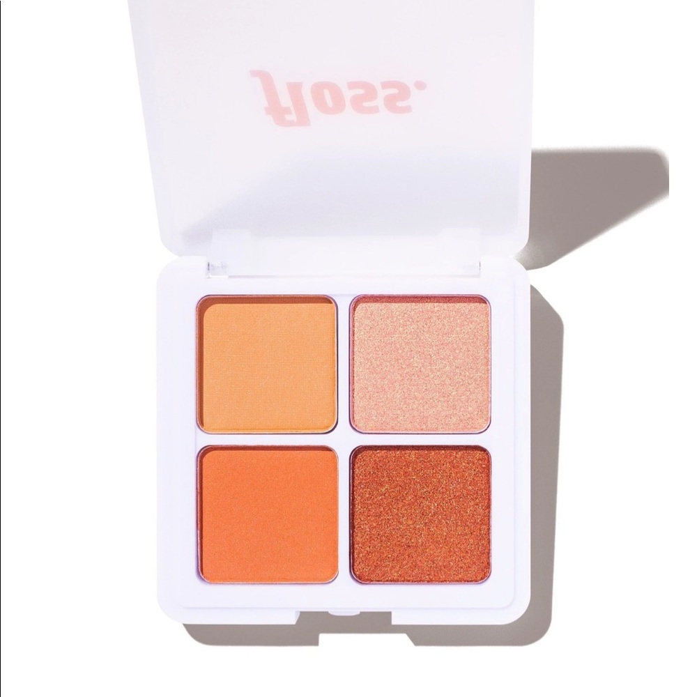 floss. Eyeshadow Squad In Just Peachy